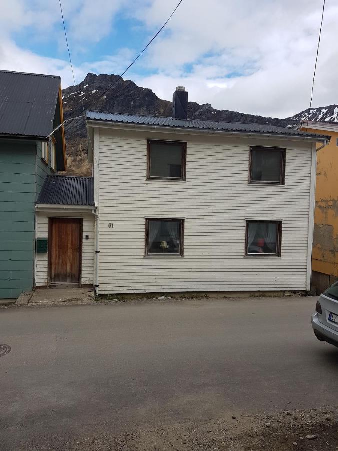 Hus Retro Apartment Gryllefjord Exterior photo